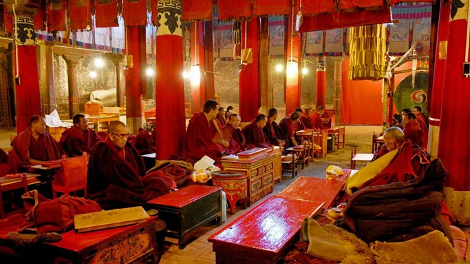 Tibet-Monastery-Gyantse-Buddhism-Prayer